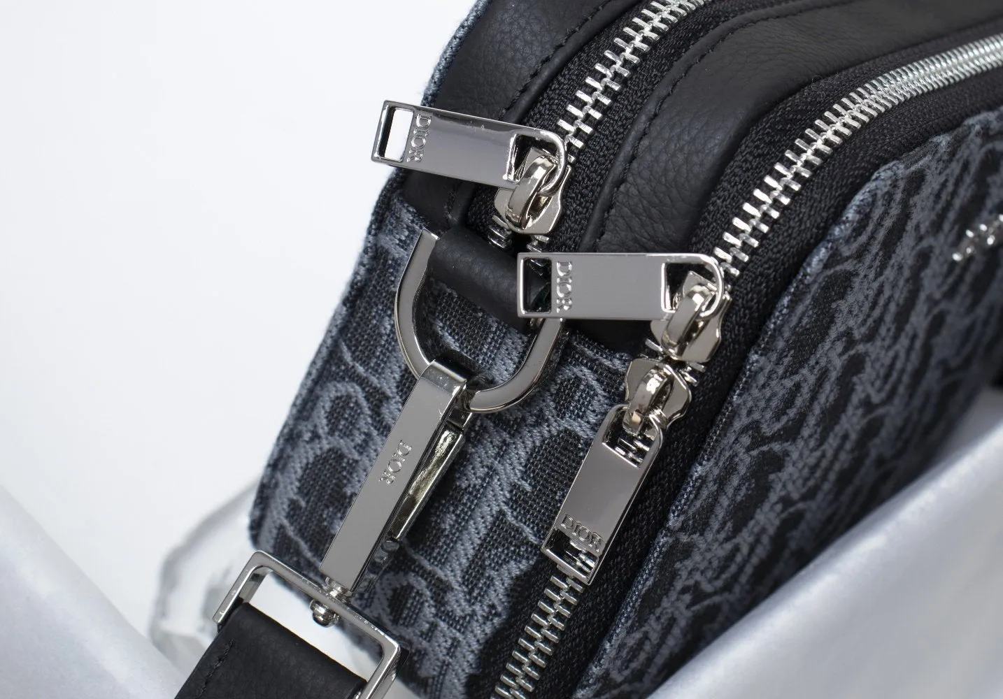 Designer Handbags DR 097